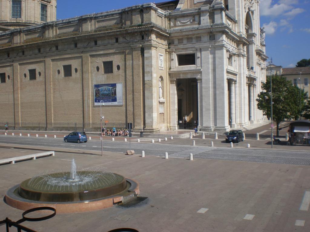 Piazza Degli Angeli Assis Exterior foto