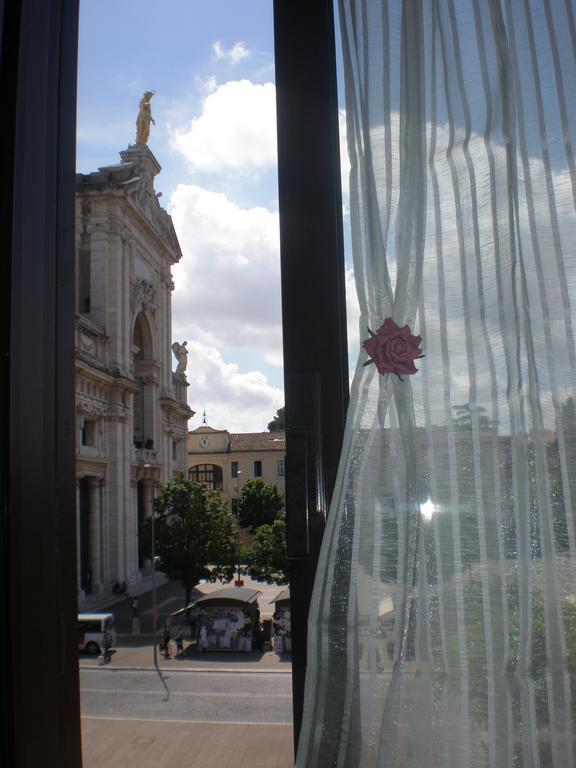 Piazza Degli Angeli Assis Quarto foto